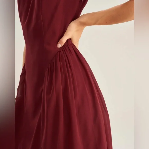 Wine Red Chiffon Sleeveless Midi Dress - Picture 2 of 6
